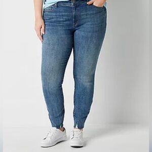 a.n.a. High Rise Skinny Distressed Jeans w/Raw Hem Size 24W NWT